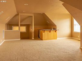 Spacious Newer Home 5 Bed 3.5 Bath in Eugene, OR (Photo 9 of 10)