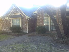 Nice 3 Bedroom 2 1/2 Bath in Garland, TX