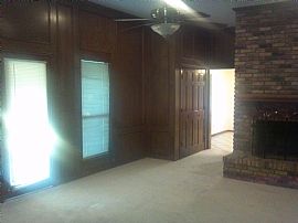 Nice 3 Bedroom 2 1/2 Bath in Garland, TX (Photo 3 of 11)