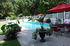 Beautiful 4 Bedroom All Brick Home with Pool in Tallahassee, FL (Photo 7 of 12)