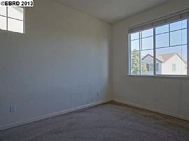 Newer Home  4br 2.5 Ba Gated in Pittsburg, CA (Photo 6 of 8)