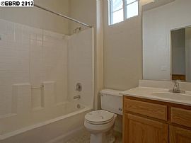 Newer Home  4br 2.5 Ba Gated in Pittsburg, CA (Photo 7 of 8)