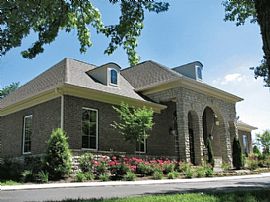 Beautiful Renovated Two Bedroom with Tons of Space! in Nashville, TN (Photo 10 of 10)