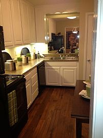 Beautiful Renovated Two Bedroom with Tons of Space! in Nashville, TN (Photo 2 of 10)