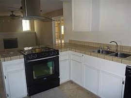 New Renovated 3 Bedroom 2 Bath in Vancouver, WA (Photo 2 of 5)