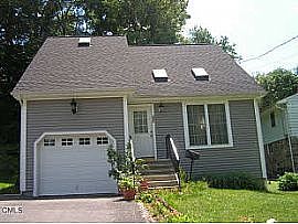 2004 Built 3br 2.5 Ba Single Family House in Naugatuck, CT