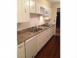 Great Spacious House Appliancies and Fatanic Wall Paint in Hopkins, MN (Photo 2 of 8)