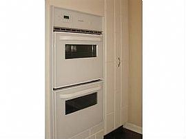 Great Spacious House Appliancies and Fatanic Wall Paint in Hopkins, MN (Photo 3 of 8)