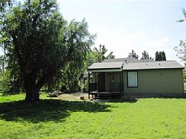 Adorable Two Bedroom Home with Large Lot Is Waiting For You in Nampa, ID