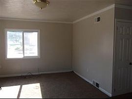 2 Bedroom, 1 Bath with Fenced Yard! Near The Zoo in Idaho Falls, ID
