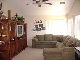 New Carpet/paint 4bed-3baths-Pool-Cul De Sac in Gilbert, AZ (Photo 4 of 11)