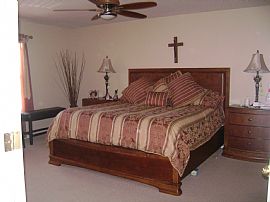 New Carpet/paint 4bed-3baths-Pool-Cul De Sac in Gilbert, AZ (Photo 6 of 11)