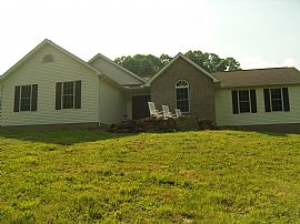 3 Br Secluded Ranch Walkout Basement 8 A. in Amsterdam, OH