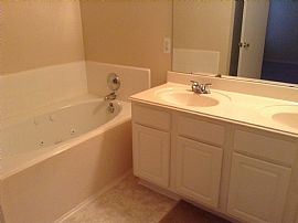 5 Bedroom/ 3 Bath Steal in Houston, TX (Photo 9 of 10)