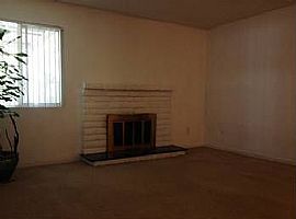 Large 3bedroom/2baths with Beautiful Kitchen in Sacramento, CA (Photo 4 of 11)