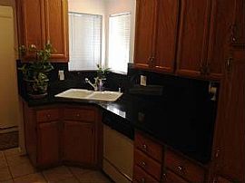 Large 3bedroom/2baths with Beautiful Kitchen in Sacramento, CA (Photo 5 of 11)