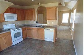 Great 3bedr/2bths with 2garage in a Quiet Ridgestone in San Antonio, TX (Photo 5 of 10)