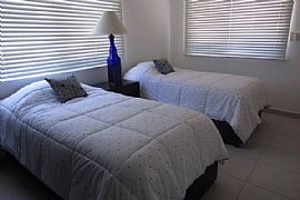 Long Beach Carlifornia 3bed Room Single Family Home in Newport Beach, CA (Photo 11 of 12)
