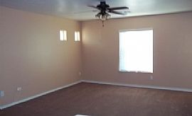 3 Bedroom / 2.5 Bath Plus Large Loft in Phoenix, AZ (Photo 7 of 8)