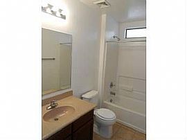 3/2super Clean and Ready For Immediate Move In in Tucson, AZ (Photo 7 of 10)