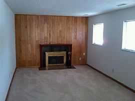 Auburn West Apartments and Townhomes in Speedway, IN (Photo 2 of 5)