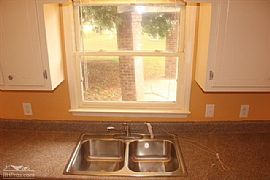 Full Brick, 3 Bedrooms, 3 Bath, Living Room, Dining Room in Huntsville, AL (Photo 7 of 9)