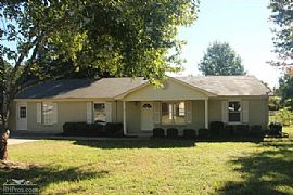 Full Brick, 3 Bedrooms, 3 Bath, Living Room, Dining Room in Huntsville, AL (Photo 9 of 9)