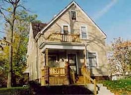 Upper 2 Bdrm Duplex in City in Milwaukee, WI