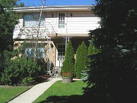 Unique, Cozy and Quiet 3 bdrm uppr duplx in Milwaukee, WI