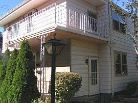 Unique, Cozy and Quiet 3 bdrm uppr duplx in Milwaukee, WI (Photo 4 of 5)