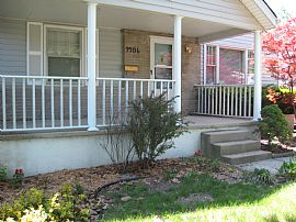 Outstanding 3b Home Available Now in Overland, MO