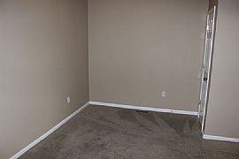 Kansas City Three Bedroom, Two Bathroom in Kansas City, KS (Photo 2 of 9)
