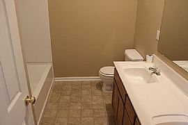 Kansas City Three Bedroom, Two Bathroom in Kansas City, KS (Photo 5 of 9)