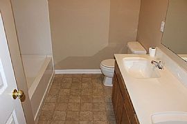 Kansas City Three Bedroom, Two Bathroom in Kansas City, KS (Photo 6 of 9)
