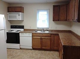 Very Nice 4+ Bedroom, 2.5 Bathroom House  in Sioux Falls, SD (Photo 2 of 9)