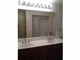 Very Nice 4+ Bedroom, 2.5 Bathroom House  in Sioux Falls, SD (Photo 4 of 9)