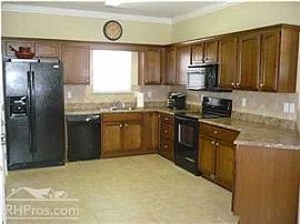 Beautiful Three Bedroom Home Off Lakeshore  Available Now!!!  in Birmingham, AL (Photo 3 of 10)