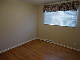 Spacious 3bedroom 2baths Brick Home in Englewood, CO (Photo 4 of 10)