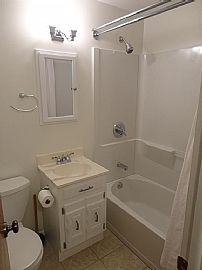 Spacious 3bedroom 2baths Brick Home in Englewood, CO (Photo 6 of 10)