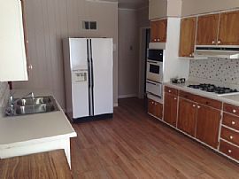 Unfurnished 3 Bedroom Single Family Home in Dolton, IL (Photo 2 of 7)