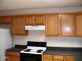 Newer 3 Br 2 Bath Home in The Shepherds Glen Subdivision in Shepherdsville, KY (Photo 4 of 6)