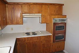 Nice Home in Broken Arrow - Great Location in Broken Arrow, OK (Photo 4 of 7)