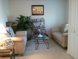 Gorgeous Townhouse W/master Suite on Main with 2 Car Garage  in Auburn, WA (Photo 4 of 8)