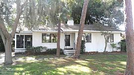 Vacation Beach Cottage Dripping with Charm 2 Blocks From The Be in Venice, FL