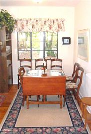 Vacation Beach Cottage Dripping with Charm 2 Blocks From The Be in Venice, FL (Photo 5 of 9)