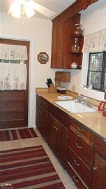 Vacation Beach Cottage Dripping with Charm 2 Blocks From The Be in Venice, FL (Photo 6 of 9)