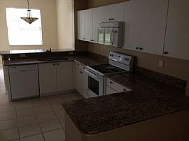 3 Bed 2 Bath Townhouse in Fort Myers in Fort Myers, FL (Photo 7 of 9)