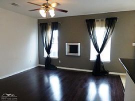 1900 Little Elm Trail Lovely Townhome Cypress Creek in Cedar Park, TX (Photo 4 of 10)