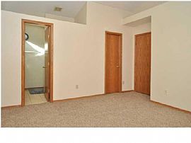 Newly Updated 4br, 3ba/2 Garage Parking Spaces Updated Ranch Ho in Wichita, KS (Photo 8 of 10)