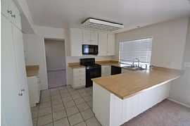 Amazing 5 Bedroom House  in Valencia, CA (Photo 5 of 10)